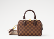 Louis Vuitton Speedy Bandoulière 20, sac Louis Vuitton compact avec doubles poignées Toron, fermeture zippée et bandoulière ajustable.