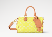 Louis Vuitton Speedy P9 Bandoulière 25 Lemonade Yellow, sac de luxe Louis Vuitton jaune au format 25 avec bandoulière amovible et finitions haut de gamme.