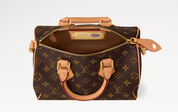 Louis Vuitton Speedy P9 Bandoulière 25 Monogram Leather Brown Monogram, sac Louis Vuitton en cuir Monogram marron embossé avec poignées Toron et bandoulière ajustable.