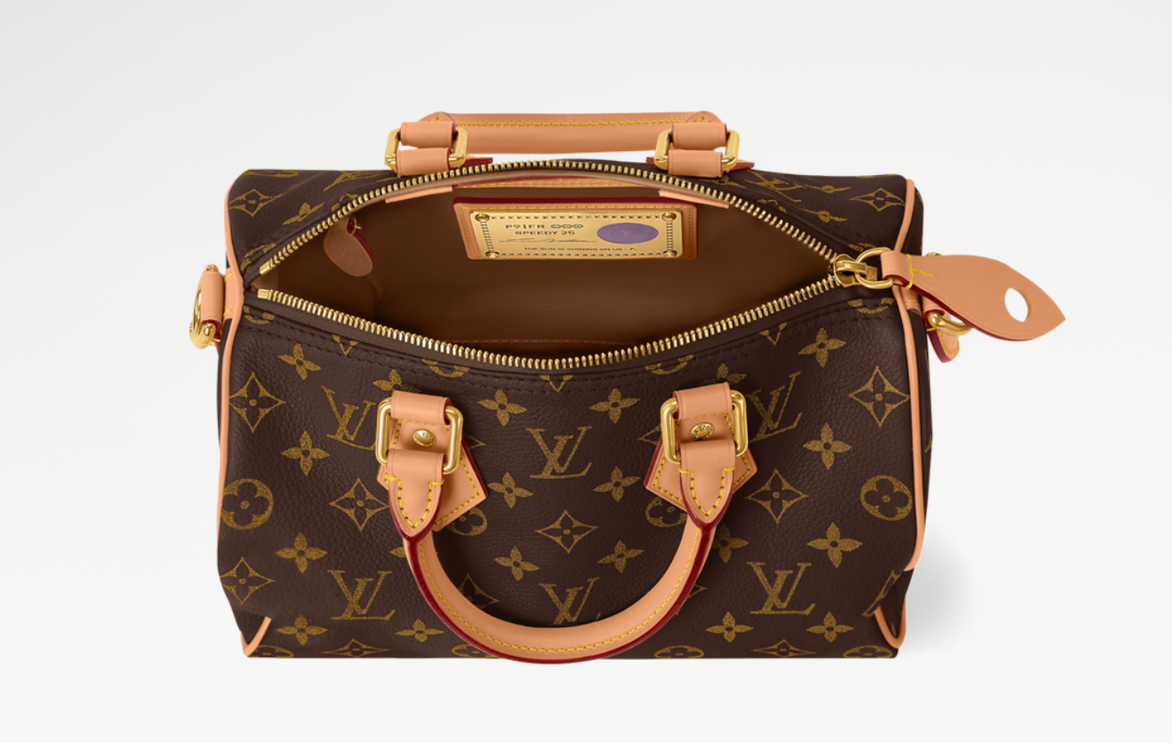 Louis Vuitton Speedy P9 Bandoulière 25 Monogram Leather Brown Monogram, sac Louis Vuitton en cuir Monogram marron embossé avec poignées Toron et bandoulière ajustable.