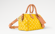 Louis Vuitton Speedy P9 Bandoulière 25 Monogram Leather Jaune Mat, sac Louis Vuitton en cuir Monogram embossé jaune mat avec poignées Toron et bandoulière ajustable.