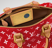 Louis Vuitton Speedy P9 Bandoulière 25 Monogram Leather Red, sac Louis Vuitton rouge en cuir Monogram embossé avec poignées Toron et bandoulière ajustable.