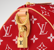 Louis Vuitton Speedy P9 Bandoulière 25 Monogram Leather Red, sac Louis Vuitton rouge en cuir Monogram embossé avec poignées Toron et bandoulière ajustable.