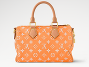 Louis Vuitton Speedy P9 Bandoulière 25 Summer Peach, sac Louis Vuitton en cuir souple coloris pêche avec motif Monogram et bandoulière ajustable.
