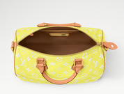 Louis Vuitton Speedy P9 Bandoulière 40 Lemonade Yellow, sac Louis Vuitton jaune en cuir souple Monogram avec poignées Toron et bandoulière ajustable.