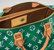 Louis Vuitton Speedy P9 Bandoulière 40 Monogram Leather Green, sac Louis Vuitton en cuir Monogram vert embossé avec poignées Toron et bandoulière ajustable.