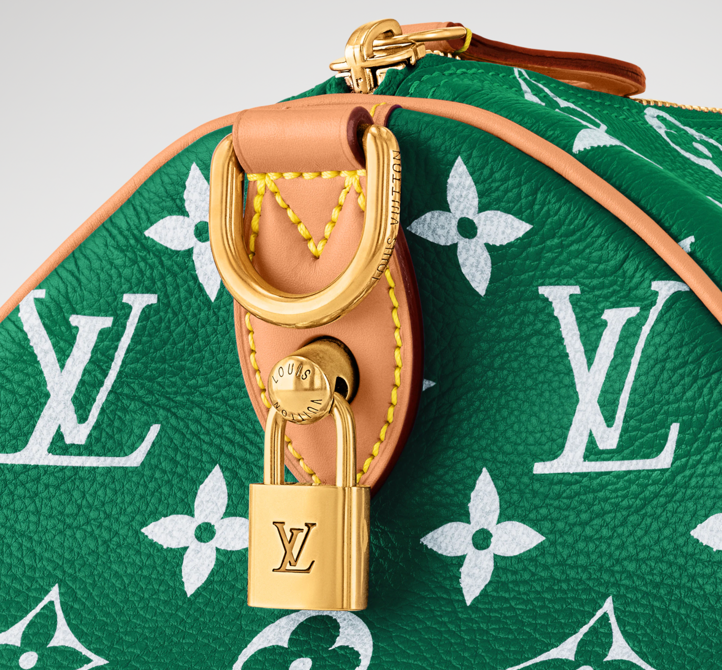 Louis Vuitton Speedy P9 Bandoulière 40 Monogram Leather Green, sac Louis Vuitton en cuir Monogram vert embossé avec poignées Toron et bandoulière ajustable.