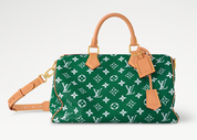 Louis Vuitton Speedy P9 Bandoulière 40 Monogram Leather Green, sac Louis Vuitton en cuir Monogram vert embossé avec poignées Toron et bandoulière ajustable.