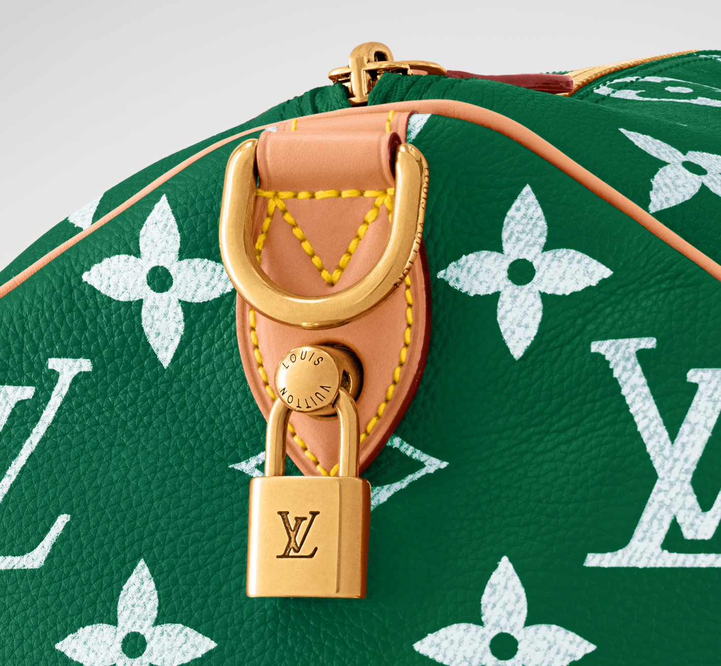 Louis Vuitton Speedy P9 Bandoulière 50 Monogram Leather Green, grand sac de voyage Louis Vuitton en cuir Monogram vert embossé avec poignées Toron et bandoulière ajustable.