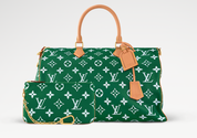 Louis Vuitton Speedy P9 Bandoulière 50 Monogram Leather Green, grand sac de voyage Louis Vuitton en cuir Monogram vert embossé avec poignées Toron et bandoulière ajustable.