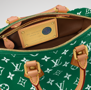 Louis Vuitton Speedy P9 Bandoulière 50 Monogram Leather Green, grand sac de voyage Louis Vuitton en cuir Monogram vert embossé avec poignées Toron et bandoulière ajustable.