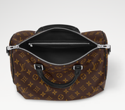 Louis Vuitton Speedy Soft 30 Dark, sac de luxe Louis Vuitton à silhouette souple avec coloris Dark, bandoulière amovible et finitions premium.