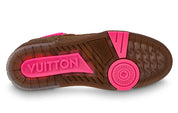 Louis Vuitton Trainer Pink Brown d’occasion, cuir de veau premium, coloris rose et marron, sneaker de luxe en bon état général.