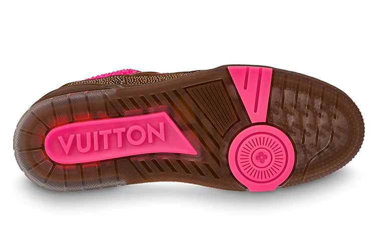 Louis Vuitton Trainer Pink Brown d’occasion, cuir de veau premium, coloris rose et marron, sneaker de luxe en bon état général.