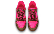Louis Vuitton Trainer Pink Brown d’occasion, cuir de veau premium, coloris rose et marron, sneaker de luxe en bon état général.