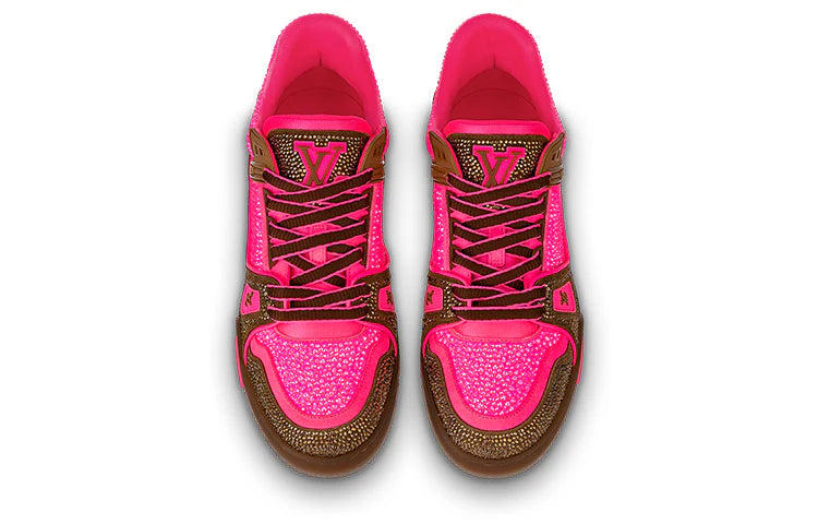 Louis Vuitton Trainer Pink Brown d’occasion, cuir de veau premium, coloris rose et marron, sneaker de luxe en bon état général.