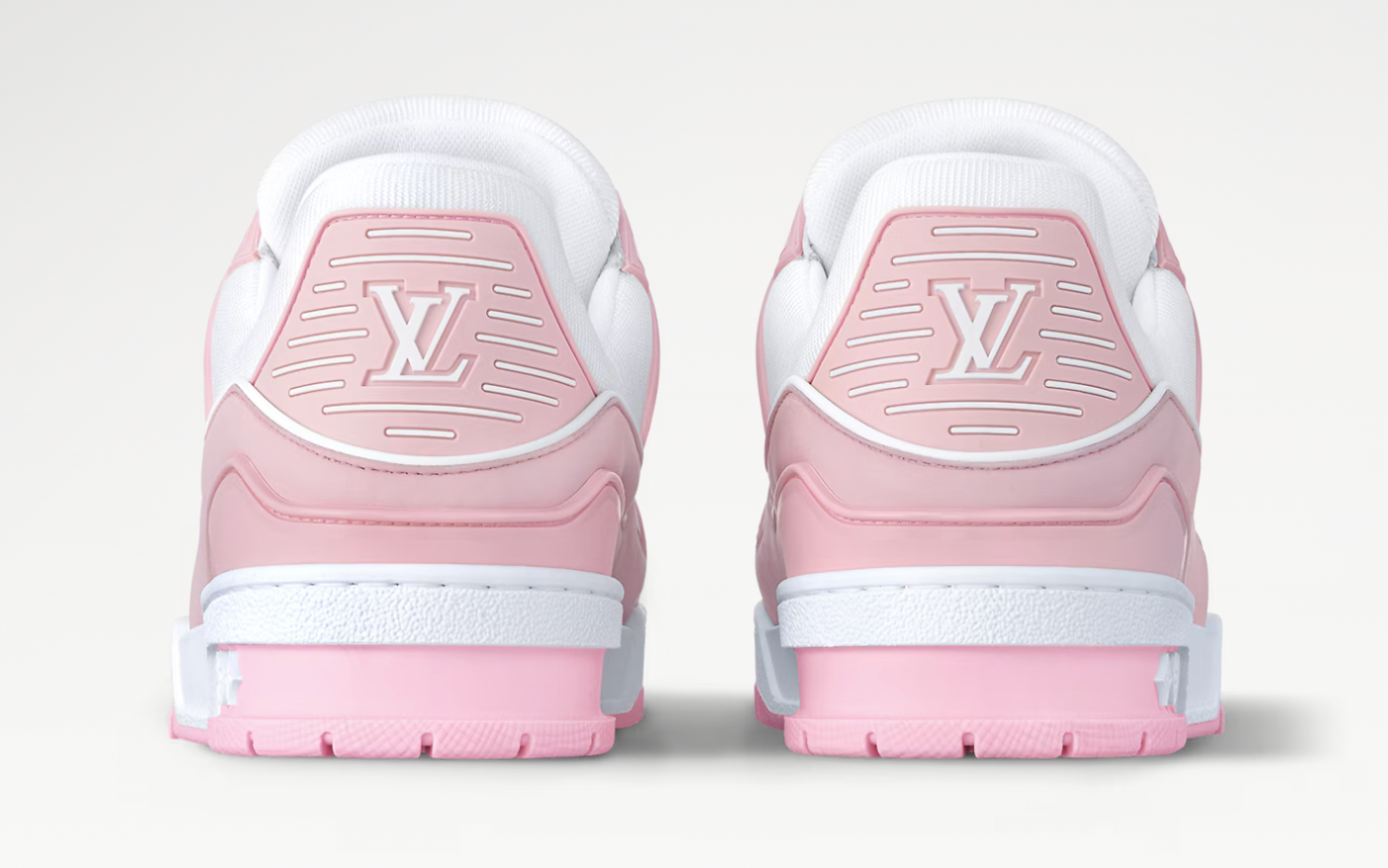 Louis Vuitton Trainer Pink Rose en cuir rose et blanc avec empiècements structurés, semelle épaisse et silhouette inspirée du basketball vintage.