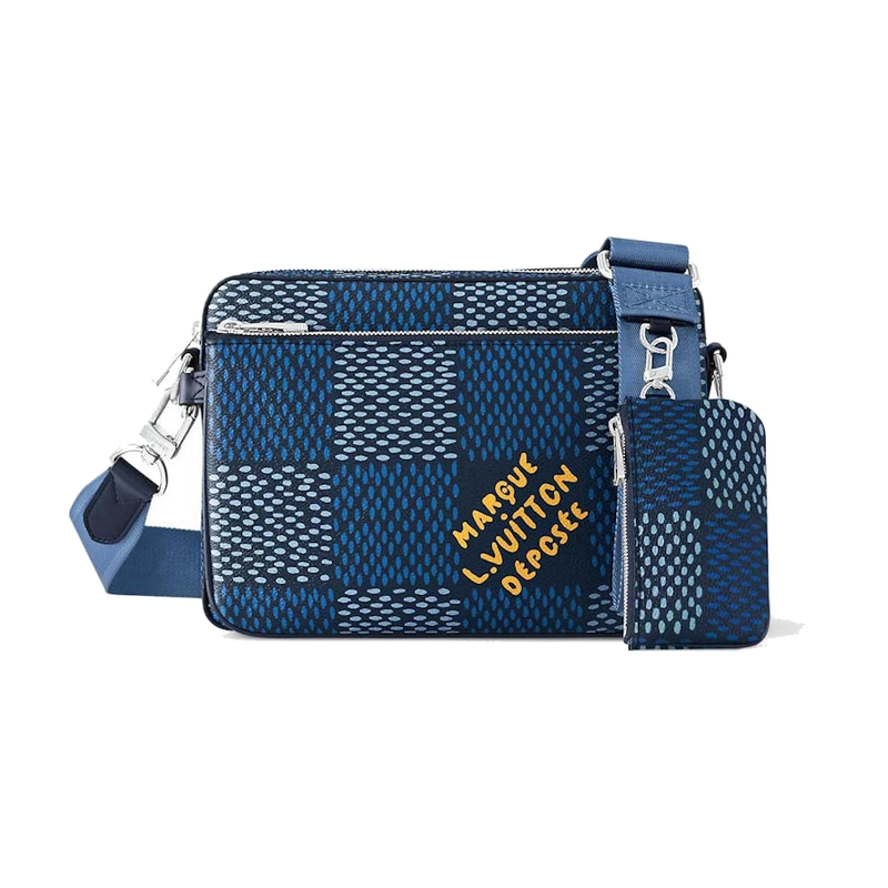 Louis Vuitton Trio Messenger Damier Heritage Blue, sac bandoulière Louis Vuitton bleu avec motif Damier Heritage, plusieurs compartiments et bandoulière ajustable.