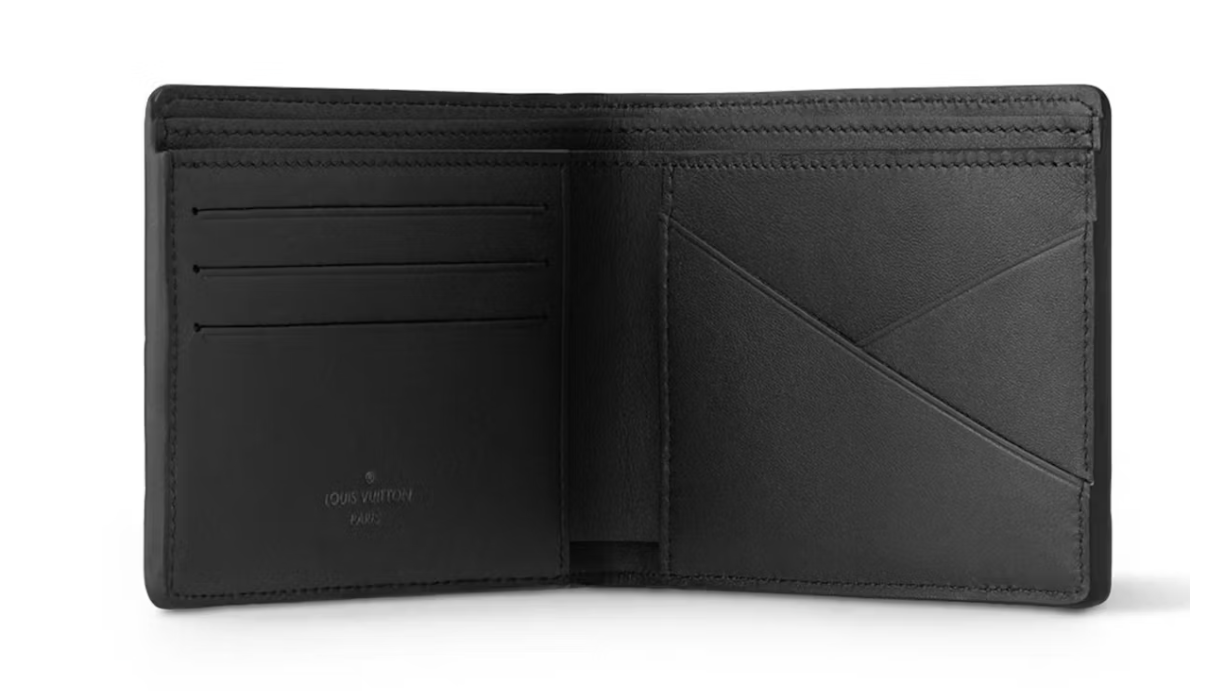 Louis Vuitton Wallet Multiple Taurillon Black en cuir Taurillon noir embossé Monogram avec format compact à deux volets.