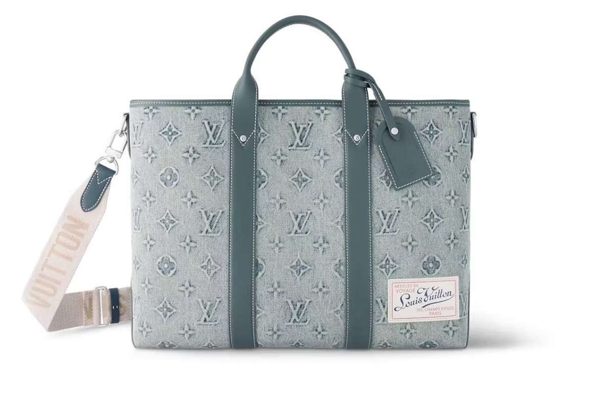 Louis Vuitton Weekend Tote NM Toile enduite Monogram Washed Denim , bleu canard , bandoulière crème , vue de face