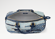 Louis Vuitton x Nigo Speedy 40 Bandoulière Blue Denim, sac Louis Vuitton bleu effet denim avec Monogram, poignées Toron, bandoulière ajustable et collaboration Nigo.