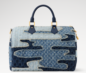 Louis Vuitton x Nigo Speedy 40 Bandoulière Blue Denim, sac Louis Vuitton bleu effet denim avec Monogram, poignées Toron, bandoulière ajustable et collaboration Nigo.