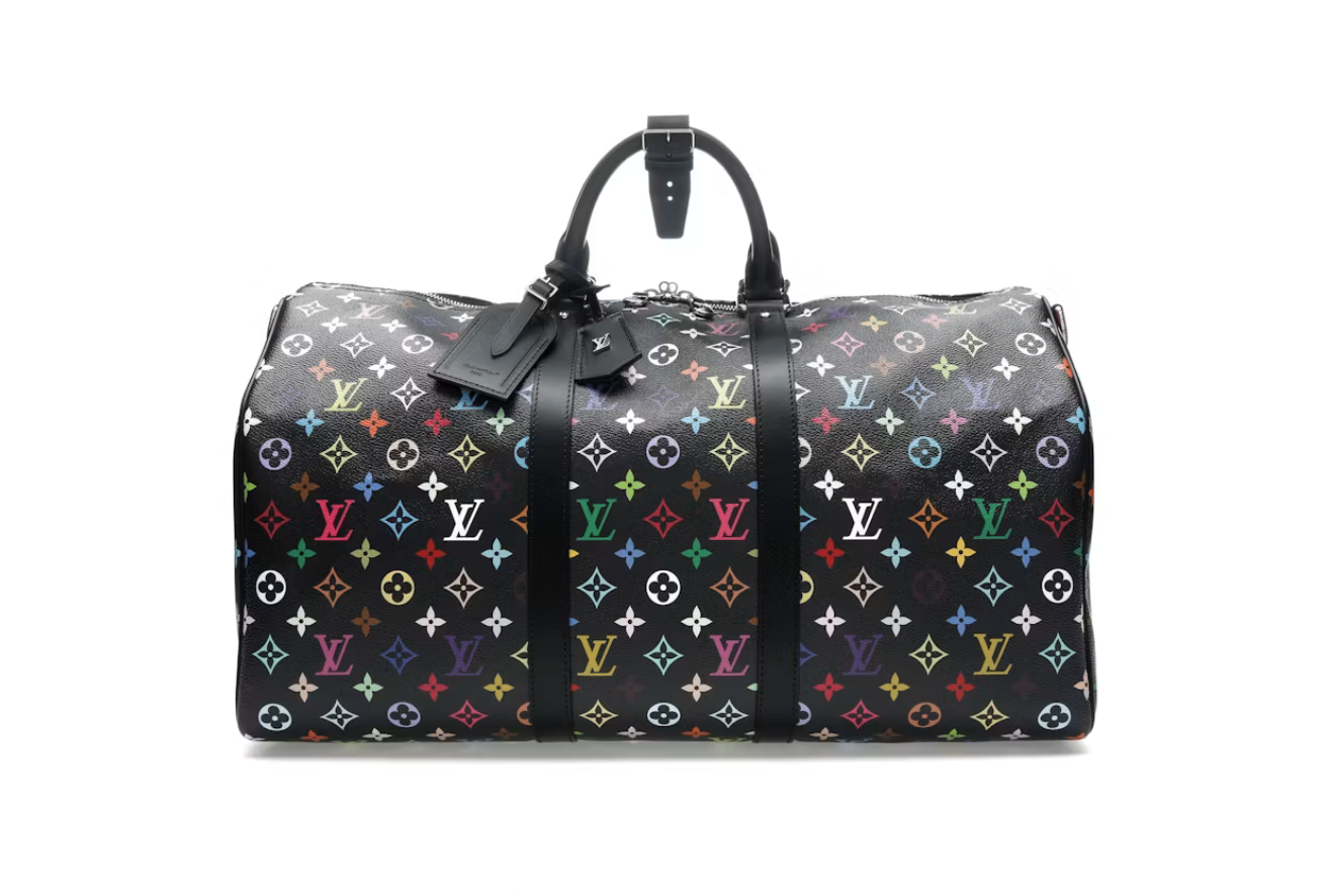 Louis Vuitton x Takashi Murakami Keepall Bandoulière 50 Black Multicolored en toile Monogram Multicolore noire avec garnitures en cuir naturel, poignées roulées, bandoulière amovible, fermeture zippée et finitions métalliques dorées.