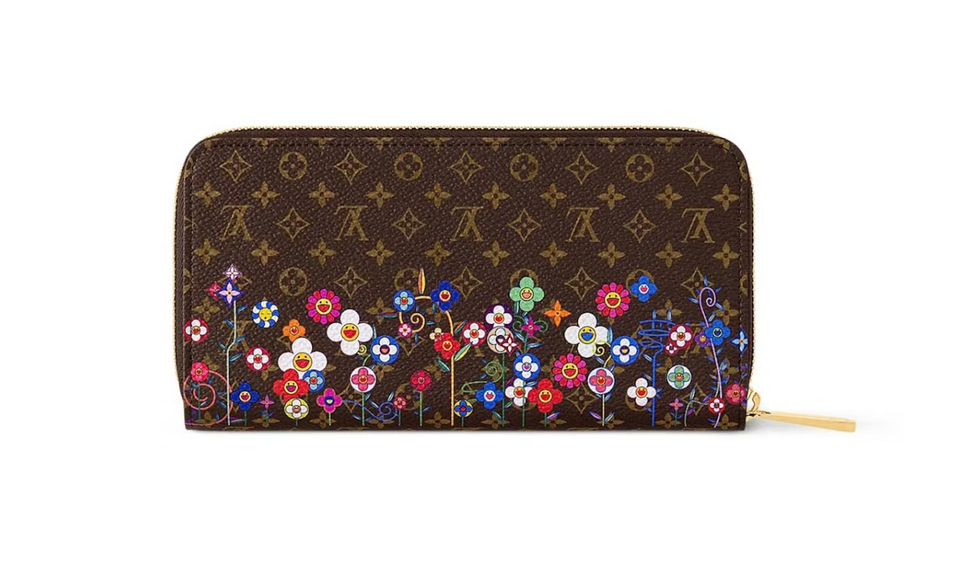 Louis Vuitton x Takashi Murakami Zippy Wallet Monogram en toile Monogram Multicolore avec garnitures en cuir naturel, fermeture zippée intégrale, multiples rangements et finitions métalliques dorées.