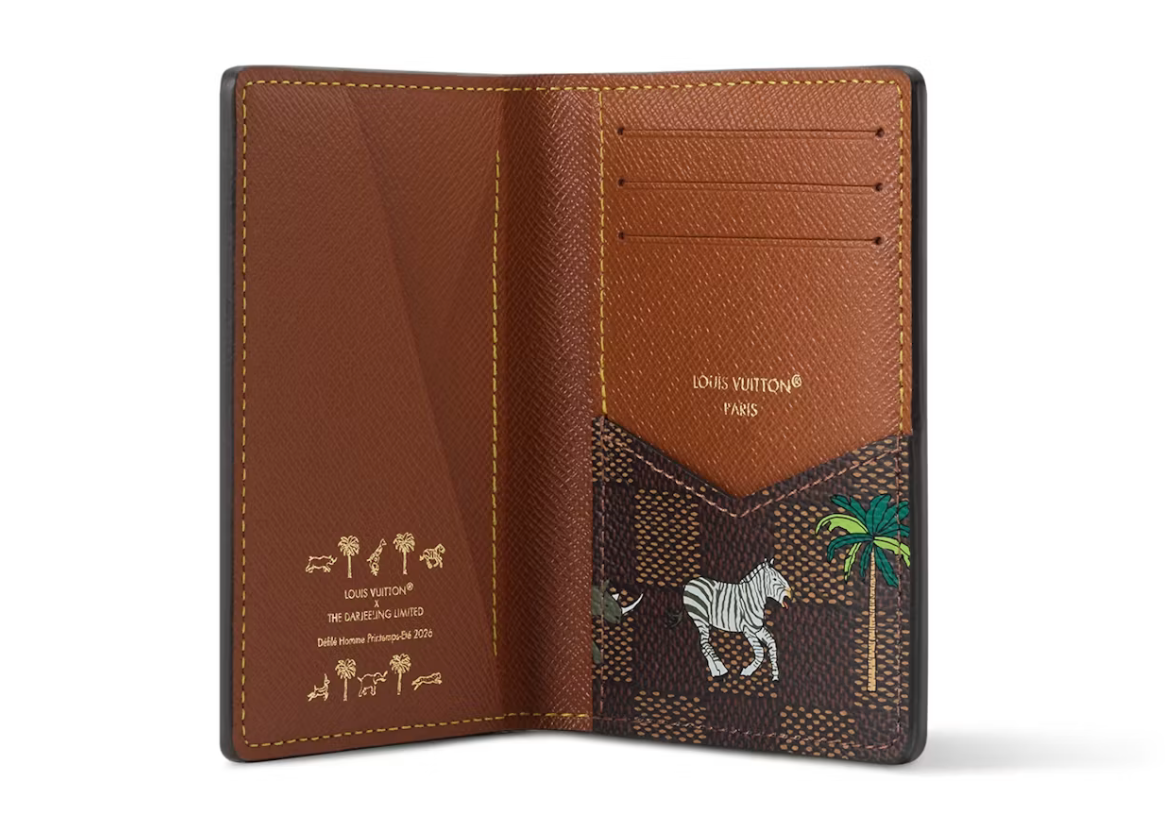 Louis Vuitton x The Darjeeling Limited Pocket Organizer Brown, porte-cartes Louis Vuitton marron inspiré du film The Darjeeling Limited.