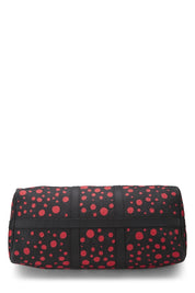 Louis Vuitton x Yayoi Kusama Keepall 50 Black/Red avec motifs signatures rouges de Yayoi Kusama sur fond noir, poignées roulées, bandoulière amovible, fermeture zippée et finitions métalliques.