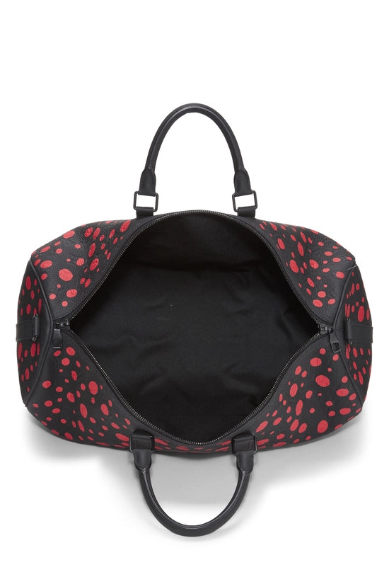Louis Vuitton x Yayoi Kusama Keepall 50 Black/Red avec motifs signatures rouges de Yayoi Kusama sur fond noir, poignées roulées, bandoulière amovible, fermeture zippée et finitions métalliques.