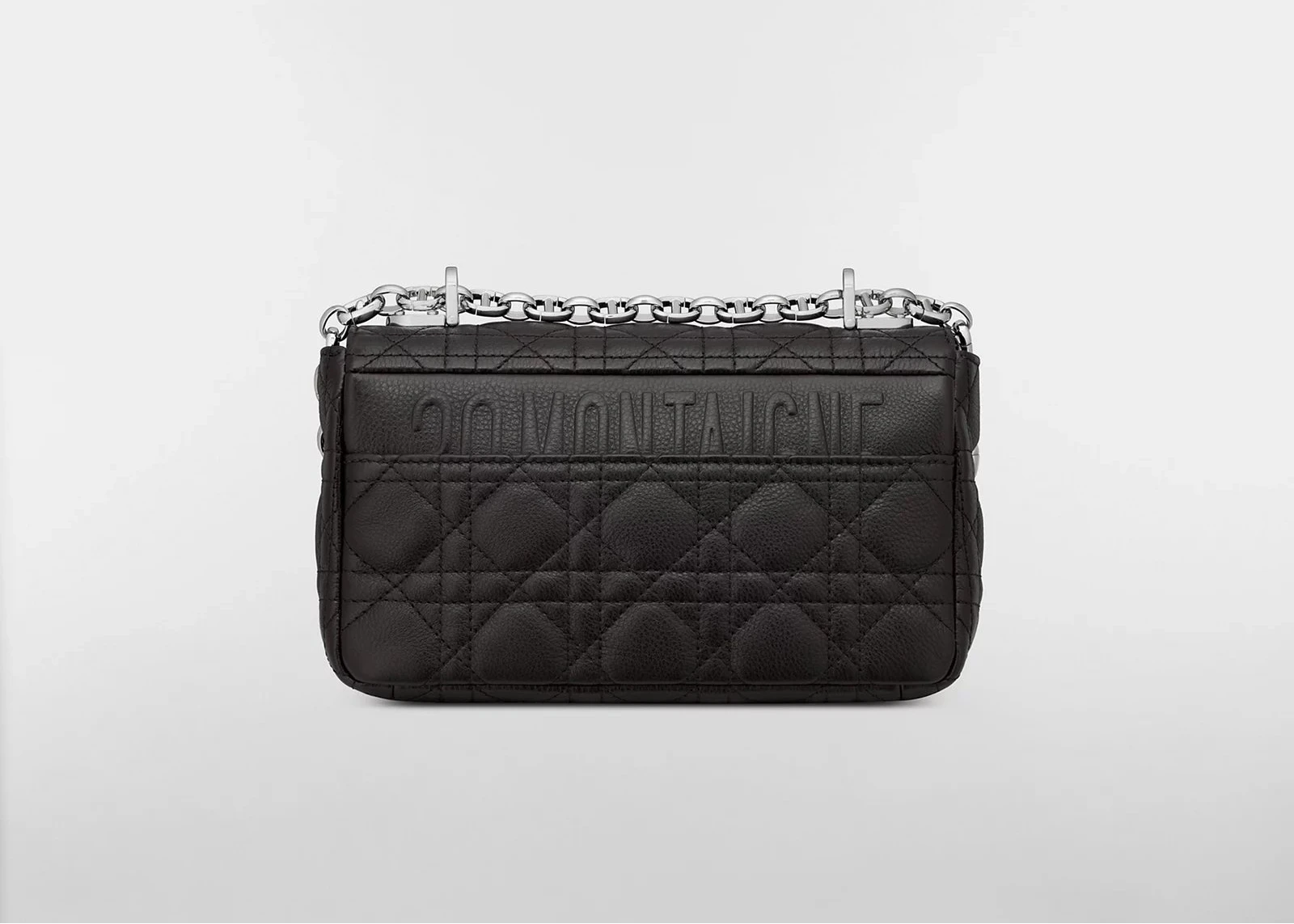 Dior Small Caro Supple Cannage Calfskin Bag Black Silver, sac à rabat en cuir de veau noir matelassé Cannage avec fermoir CD et chaîne argentée.