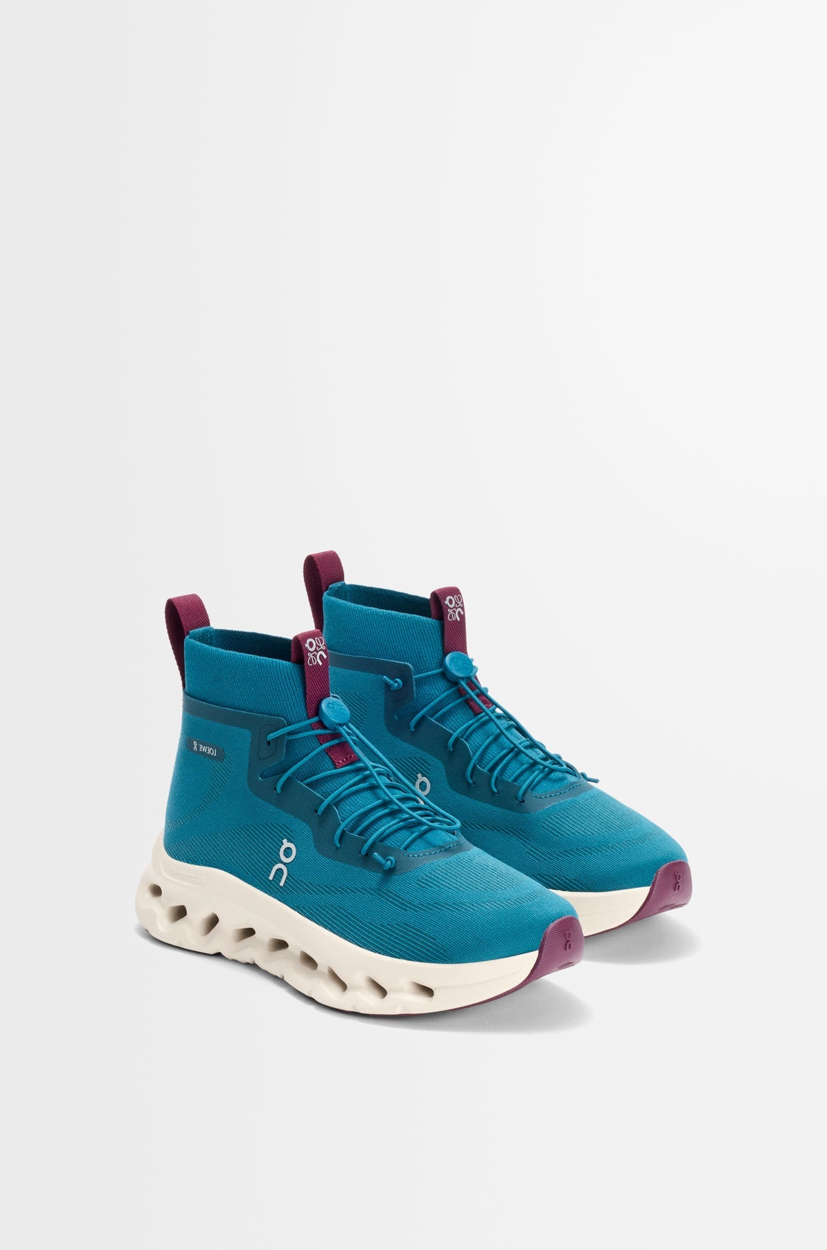 On Running Cloudtilt Hi LOEWE teal beige et bordeaux en mesh technique avec semelle CloudTec Phase premium. vue de 3/4