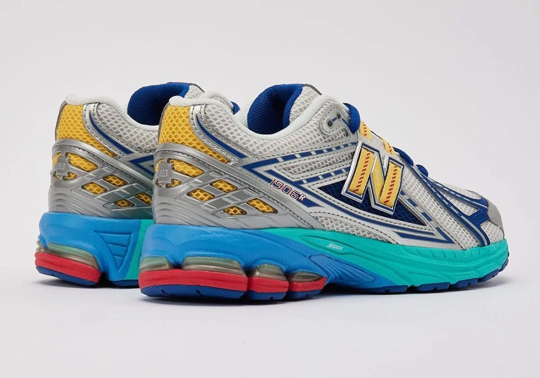 Sneaker New Balance 1906R en mesh blanc nacré, suède gris premium, détails argent métallisé, accents bleu et violet, amorti ABZORB et N-ergy, édition DLTR Moon Sign