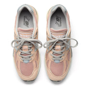 New Balance 991v2 Made in UK Mahogany Rose en suède rose bordeaux et mesh premium avec amorti FuelCell et ABZORB SBS.