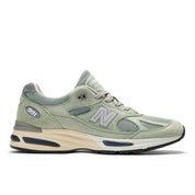 New Balance 991v2 Made in UK Sea Grass en suède vert et mesh premium avec amorti FuelCell et ABZORB SBS.