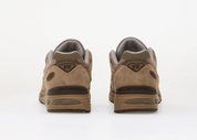 New Balance 991v2 MiUK Walnut Shitake, sneaker Made in UK aux tons Walnut et Shitake avec empeigne en mesh et suède et semelle FuelCell.