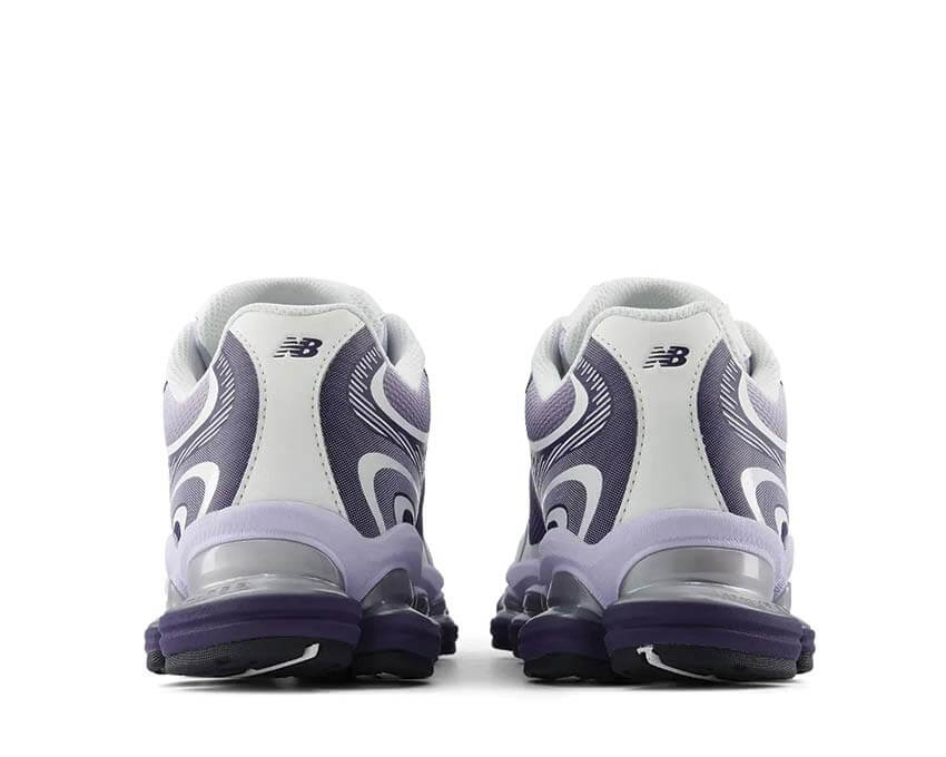 New Balance ABZORB 2000 Boysenberry Smoked Violet avec tige en mesh technique respirant, empiècements synthétiques violets et semelle sculptée avec technologie d'amorti ABZORB vue de derrière. 