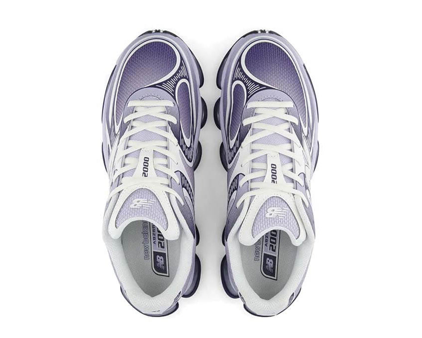 New Balance ABZORB 2000 Boysenberry Smoked Violet avec tige en mesh technique respirant, empiècements synthétiques violets et semelle sculptée avec technologie d'amorti ABZORB vue du dessus. 