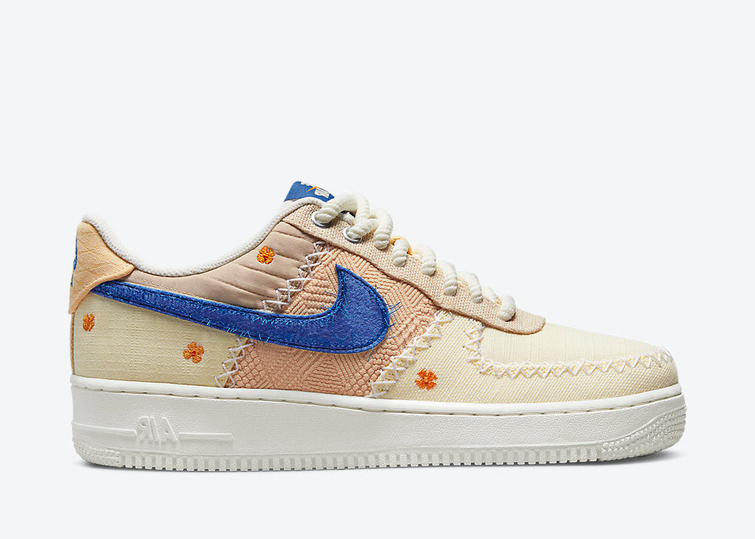 Sneaker basse Nike Air Force 1 Low en cuir blanc cassé, suède multicolore, détails graphiques exclusifs, édition 40e anniversaire LA Flea