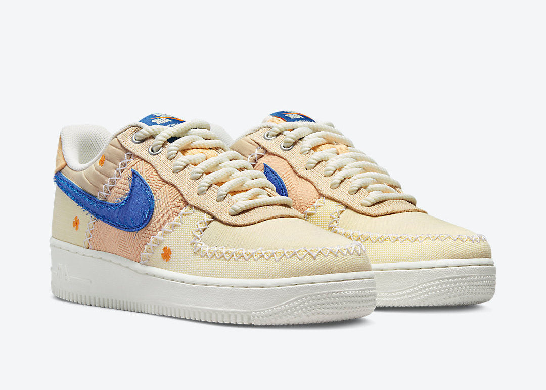Sneaker basse Nike Air Force 1 Low en cuir blanc cassé, suède multicolore, détails graphiques exclusifs, édition 40e anniversaire LA Flea