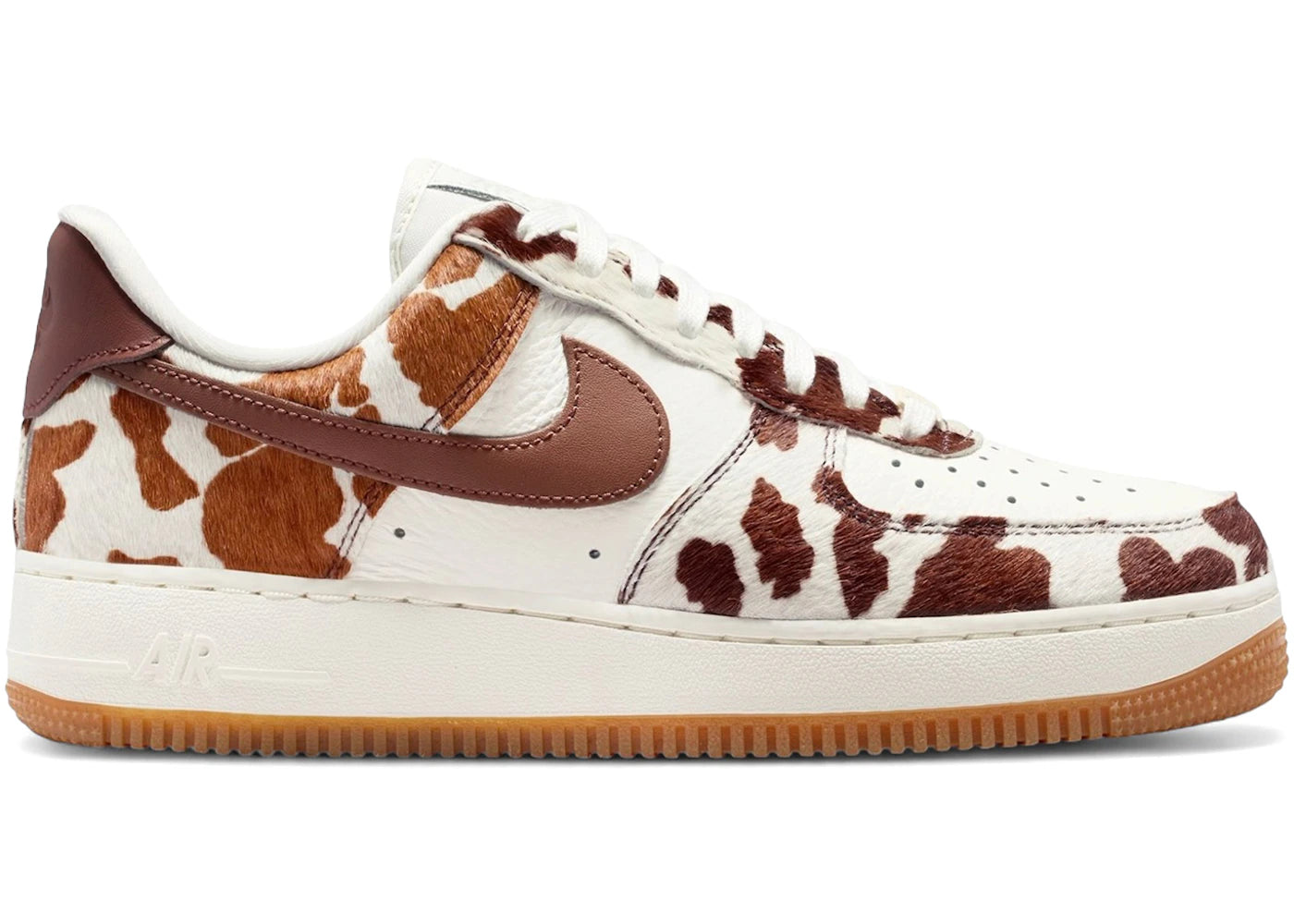 Sneaker Nike Air Force 1 07 marron Field Brown et Sail en cuir premium avec semelle Gum et amorti Air classique.
