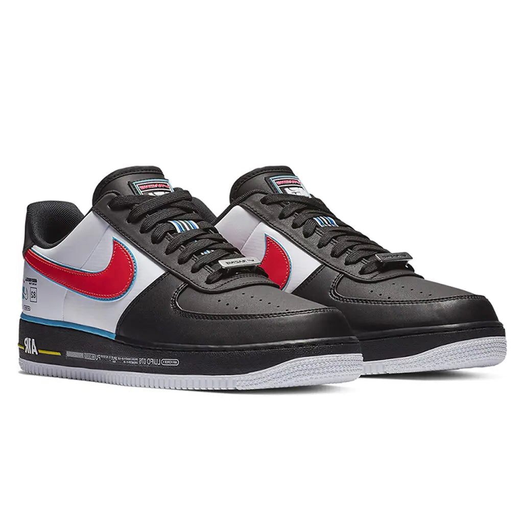 Nike Air Force 1 Low Racing, sneaker Nike Air Force 1 basse au design inspiré du racing et du motorsport avec Swoosh latéral.