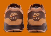 Chaussure de ville air max 1 marron et orange, semelle amortissante et confortable, vue de l'arrière