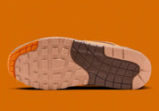 Chaussure de ville air max 1 marron et orange, semelle amortissante et confortable, vue du dessous
