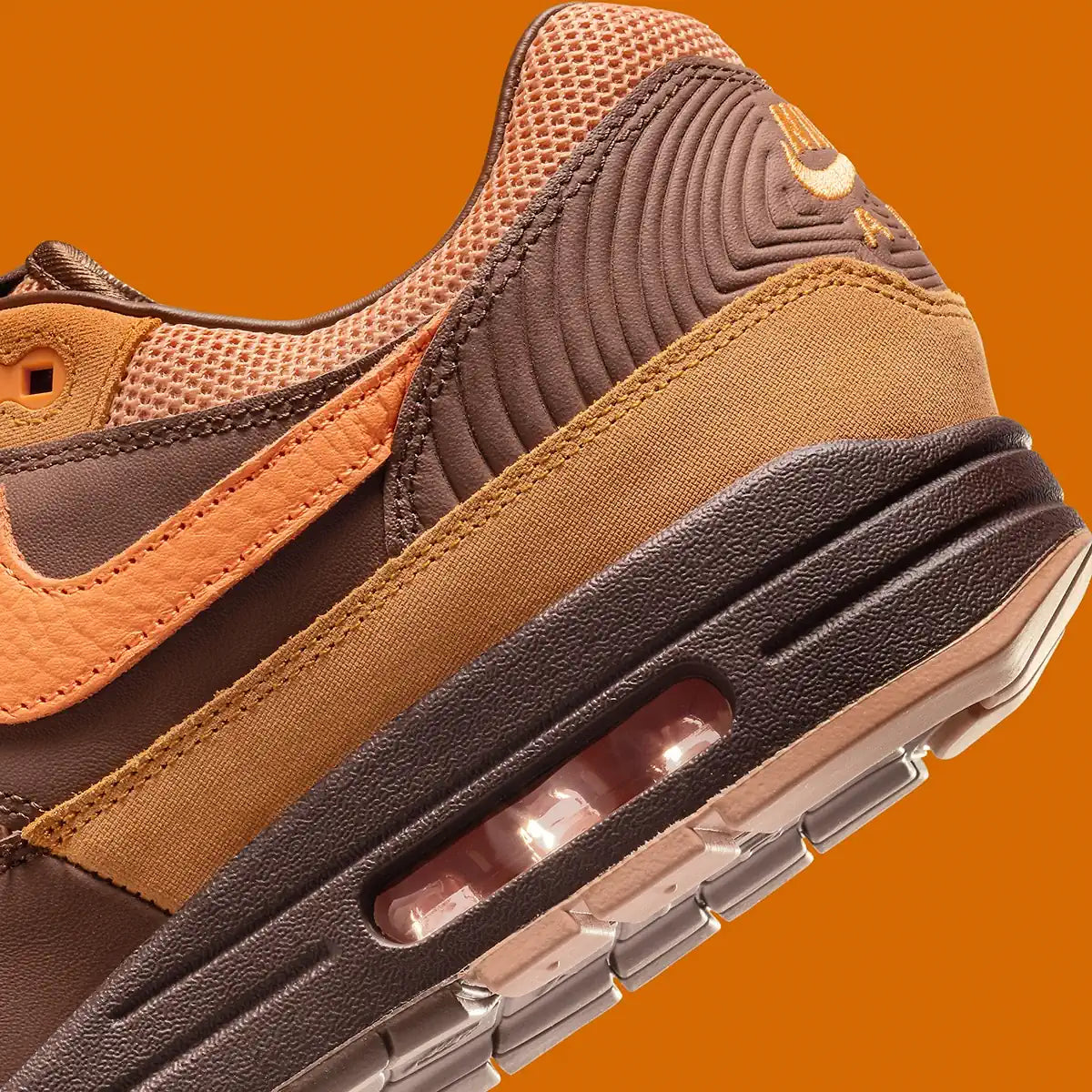 Chaussure de ville air max 1 marron et orange, semelle amortissante et confortable, vue de coté