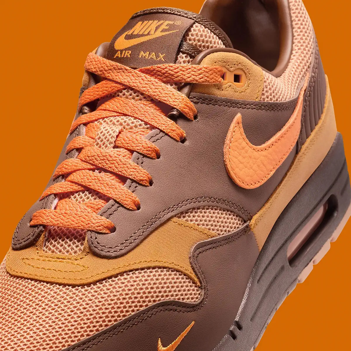 Chaussure de ville air max 1 marron et orange, semelle amortissante et confortable, vue de coté