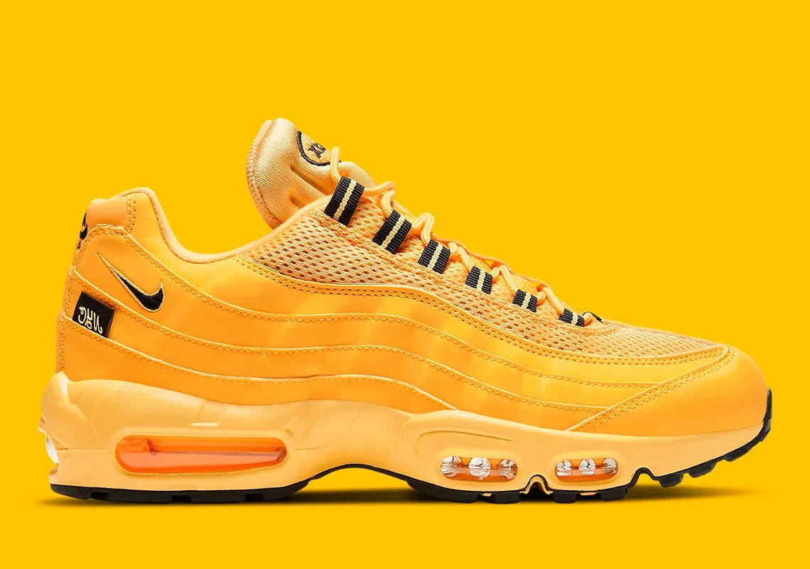 Sneakers Nike Air Max 95 NYC Taxi jaunes et noires en mesh et matières synthétiques avec amorti Air Max visible. Vue extérieur 
