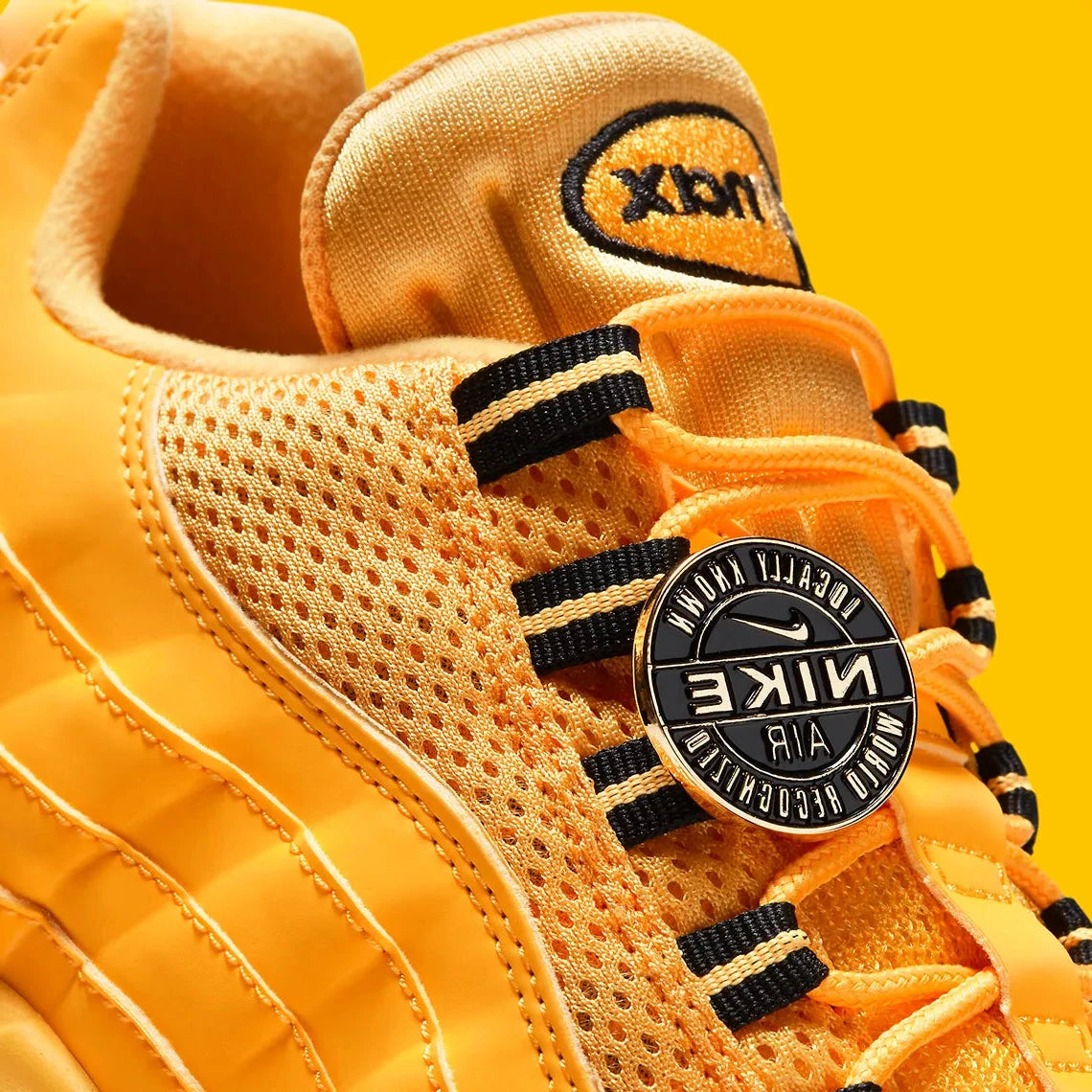 Sneakers Nike Air Max 95 NYC Taxi jaunes et noires en mesh et matières synthétiques avec amorti Air Max visible. Zoom avant 