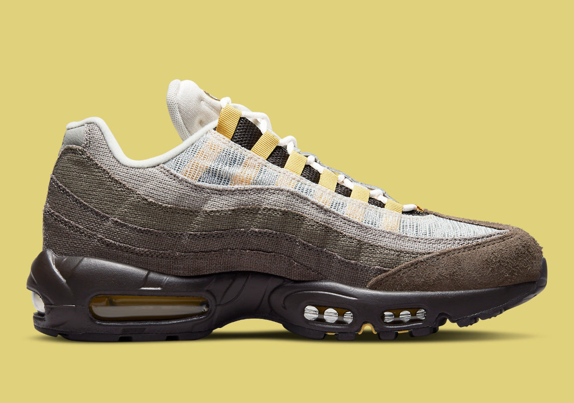 Nike Air Max 95 NH Ironstone en tons brun, taupe et Olive Grey avec panneaux en textile jacquard, détails Celery et unités Air-Sole visibles vue de profil intérieur. 
